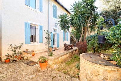 Rare à la vente, villa avec jardin, garages et piscine - Village de Bois Luzy 13012 Marseille