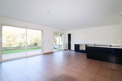 A vendre maison de 4 chambres  en R+1 avec jardin et garage proche du village des caillols 13012 Marseille