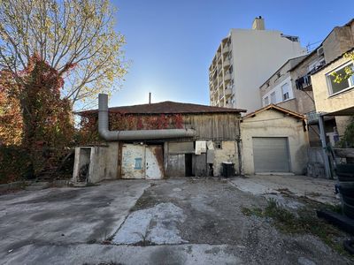 Immeuble de rapport avec local professionnel et  places de parking Capelette 13010 Marseille