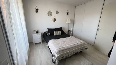 A vendre appartement en duplex avec terrasse et place de parking privative village de plan de cuques  (13380)