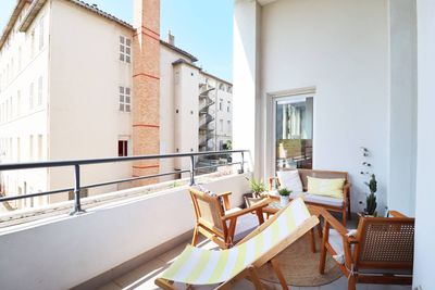 L'agence immobilière provencia vous propose à l'achat, pour un investissement un appartement 3 pièces sur le village de Saint Barnabé.