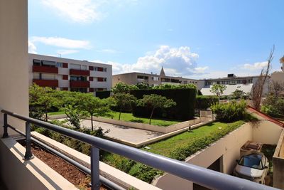 L'agence immobilière provencia vous propose à l'achat, pour un investissement un appartement 3 pièces sur le village de Saint Barnabé.