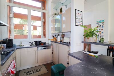 L'agence immobilière provencia vous propose à l'achat, pour un investissement un appartement 3 pièces sur le village de Saint Barnabé.