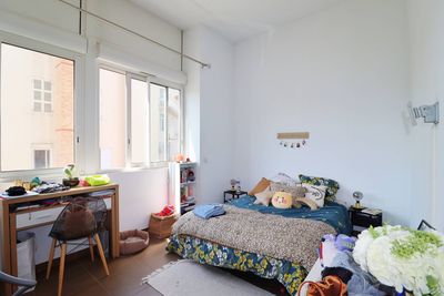 L'agence immobilière provencia vous propose à l'achat, pour un investissement un appartement 3 pièces sur le village de Saint Barnabé.
