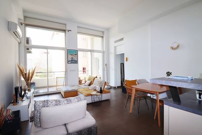 L'agence immobilière provencia vous propose à l'achat, pour un investissement un appartement 3 pièces sur le village de Saint Barnabé.