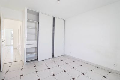 chambre avec placard A vendre maison de type 5  avec jardin et piscine entre Saint Julien et Beaumont 13012 Marseille