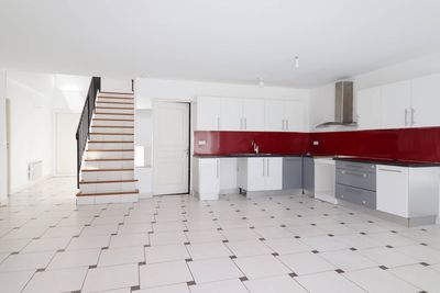 séjour cuisine A vendre maison de type 5  avec jardin et piscine entre Saint Julien et Beaumont 13012 Marseille