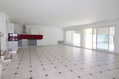 séjour A vendre maison de type 5  avec jardin et piscine entre Saint Julien et Beaumont 13012 Marseille