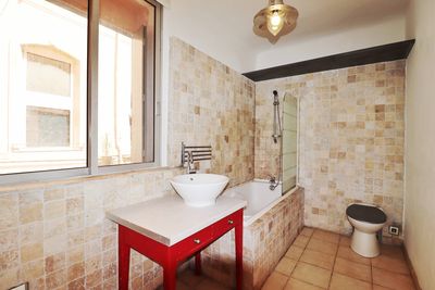 A vendre dans bel immeuble atypique dans le célèbre quartier du Panier appartement 2 pièces idéal pour un investissement locatif 13002 Marseille
