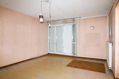A vendre  appartement 2 pièces à rénover entièrement entre la Pomme et les Caillols 13011 Marseille
