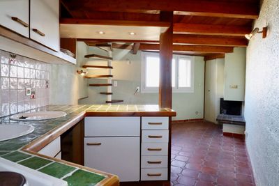 Spécialiste de la location transaction sur Marseille, avec plus de 20 années d'expérience, l'agence immobilière Provencia est heureuse de vous faire découvrir un bien rare à la vente avec beaucoup de potentiel.