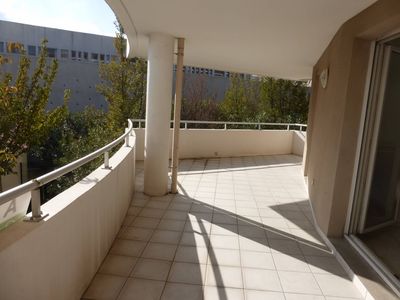 A vendre appartement 3 pièces d'environ 55 m² avec terrasse de 29 m² et place de parking privative entre Saint Jean du désert et la Fourragère 13012 Marseille