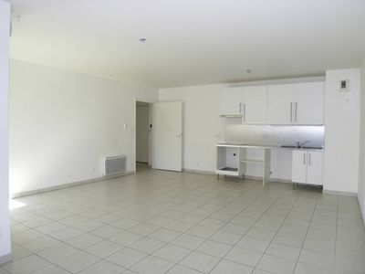 Pour un investissement locatif à vendre appartement 3 pièces de 64 m² avec terrasse et place de parking privative Secteur Saint Charles 13003 Marseille