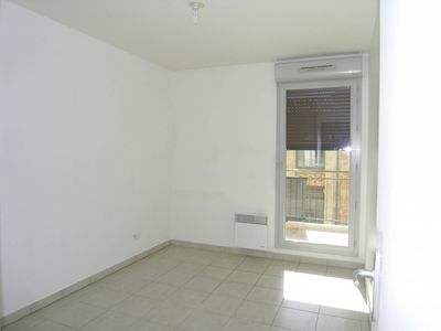 Spécial investissement locatif - A vendre appartement 3 pièces de 64 m² avec terrasse et place de parking privative Secteur Saint Charles 13003 Marseille