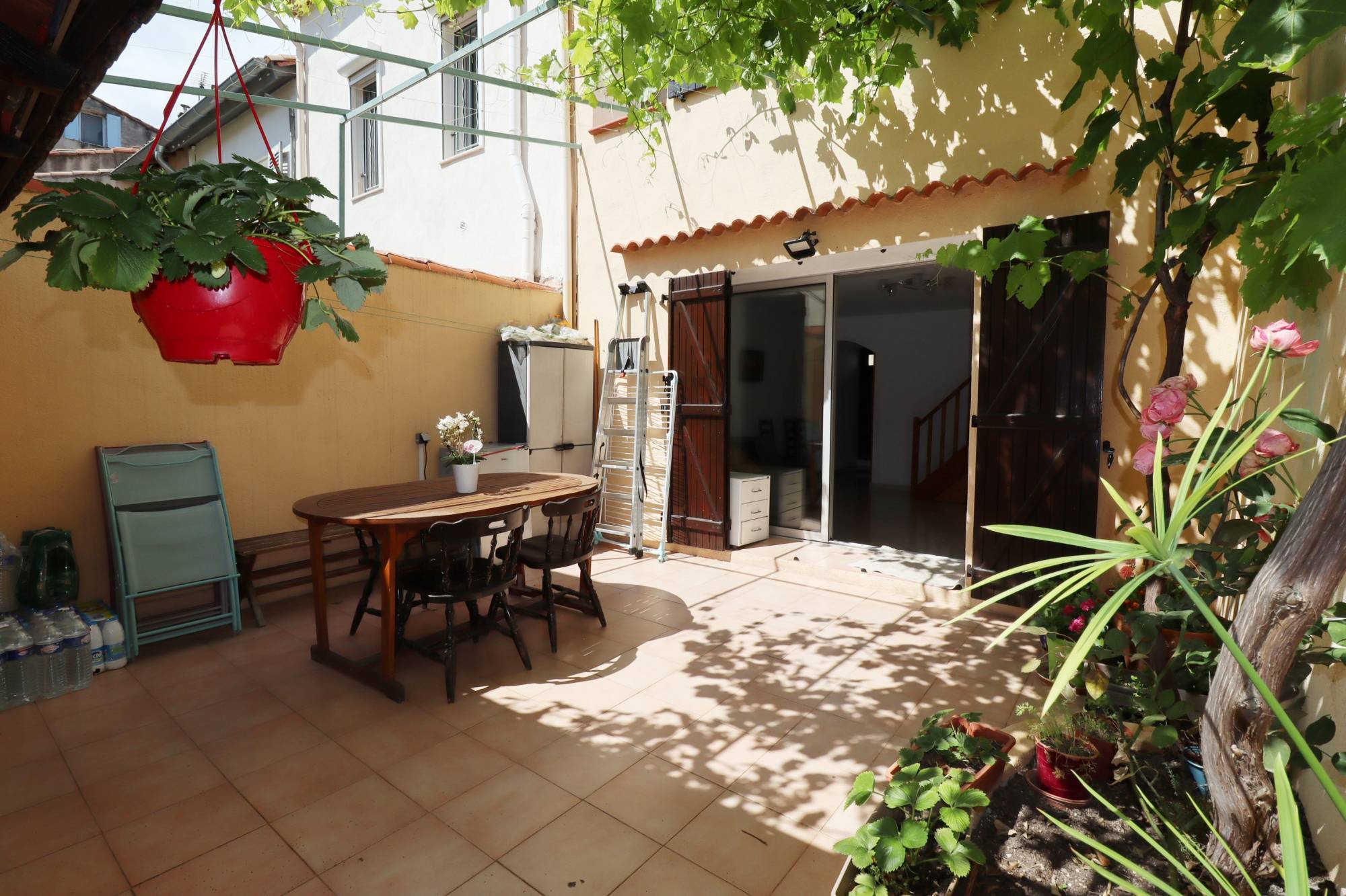 A vendre maison de village de 91 m² avec terrasse de 20 m² situé en plein coeur du village de Saint Barnabé 13012 Marseille 