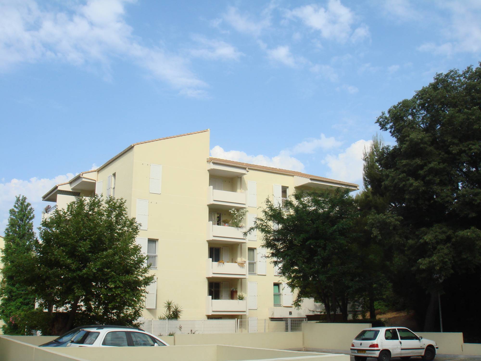 A vendre Appartement 2 pièces en rez de chaussée avec terrasse Le Cabot 13009 Marseille