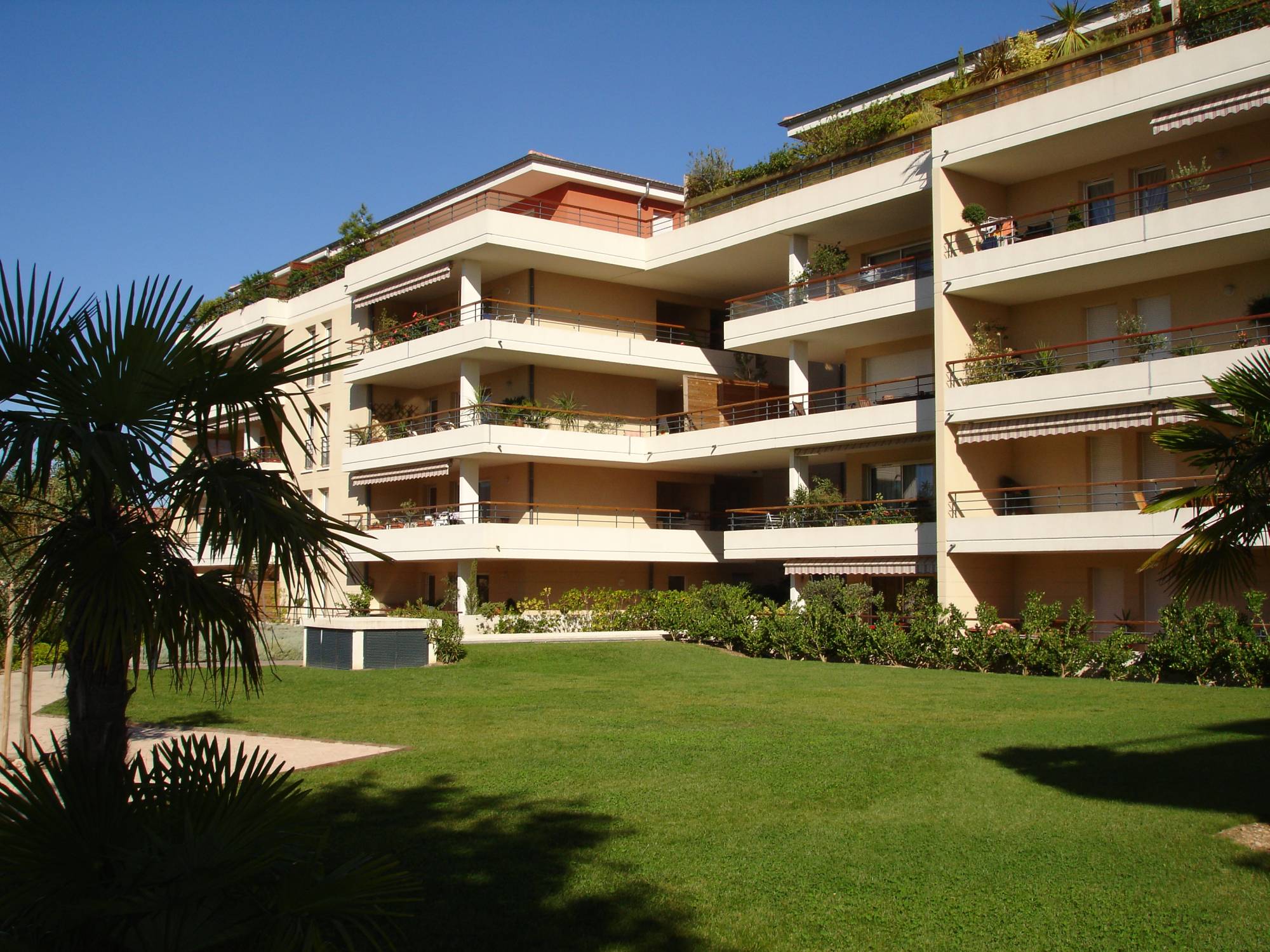 A louer appartement t3 avec terrasse et place de parking résidence de standing Bois Luzy / Saint Barnabé 13012 Marseille 