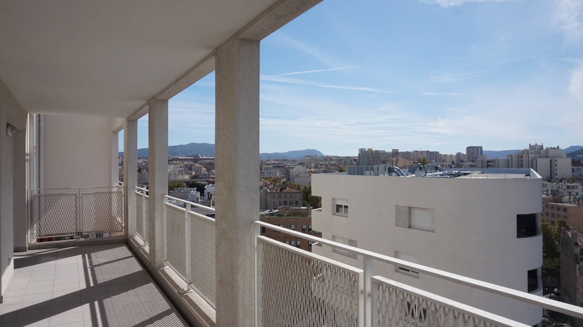 terrasse de 16 m² appartement de 61 m² vue mer lumineux 12eme étage parking 