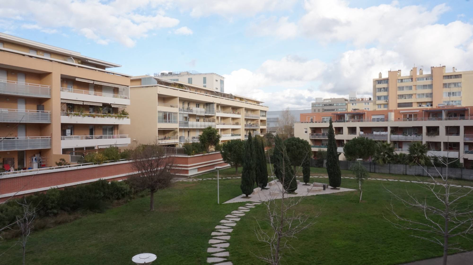 A la location appartement 2 pièces 38 m² avec terrasse et garage 13008 Marseille 