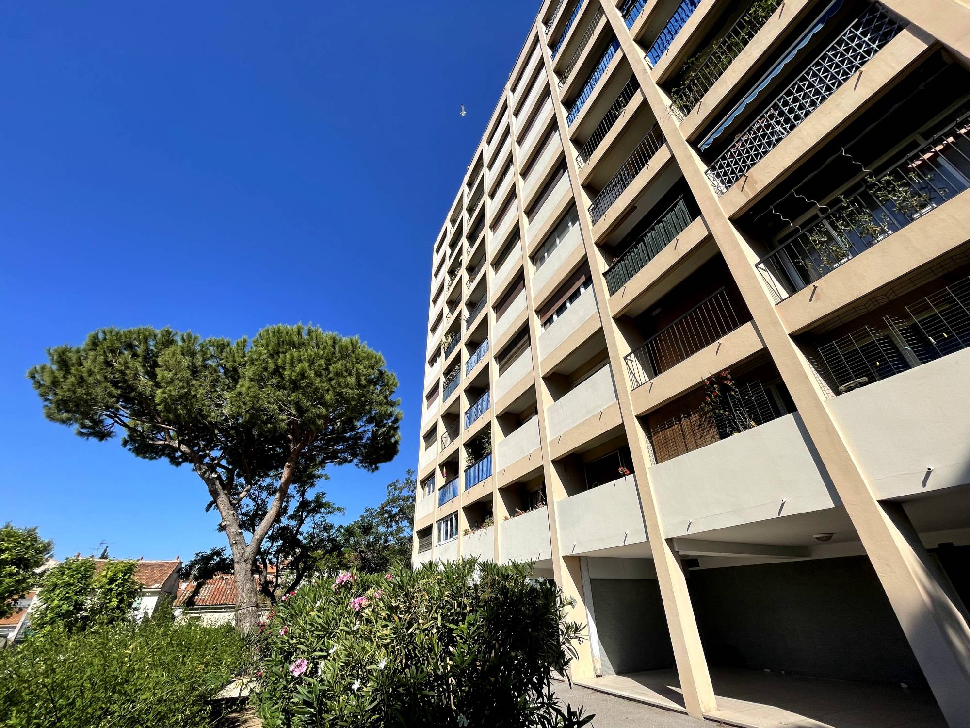 résidence A vendre appartement 3 pièces de 59 m² avec balcon, loggia, cave et place de parking privative Saint Pierre / Blancarde 13005 Marseille 