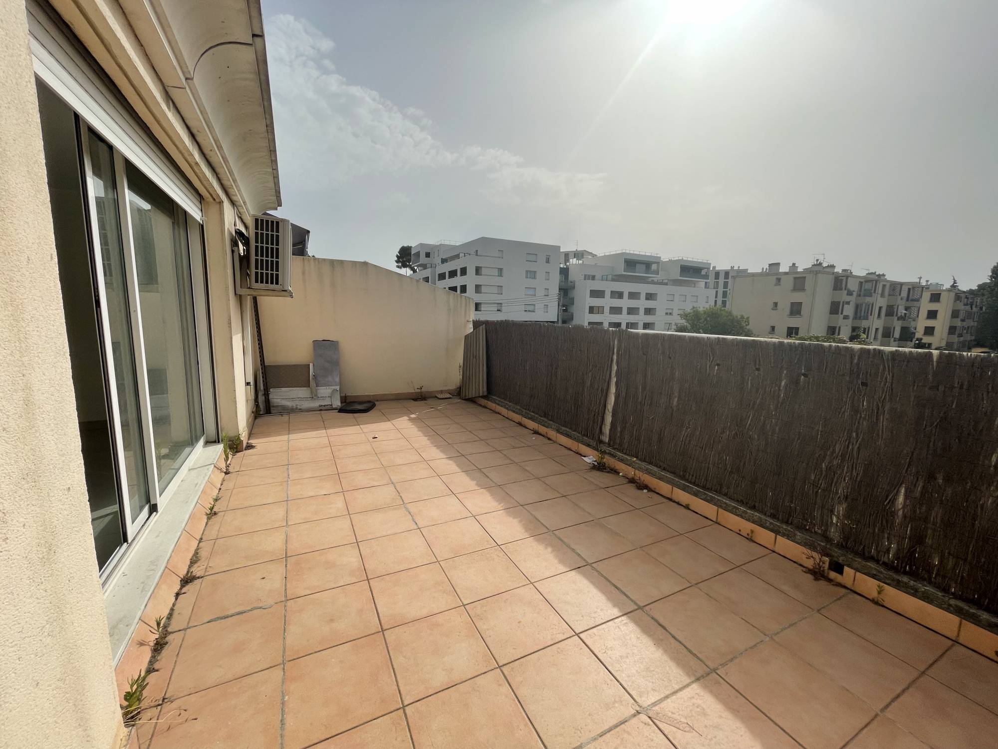 A louer appartement 4 pièces avec terrasse et balcon limitrophe Croix Rouge / Allauch 13013 Marseille