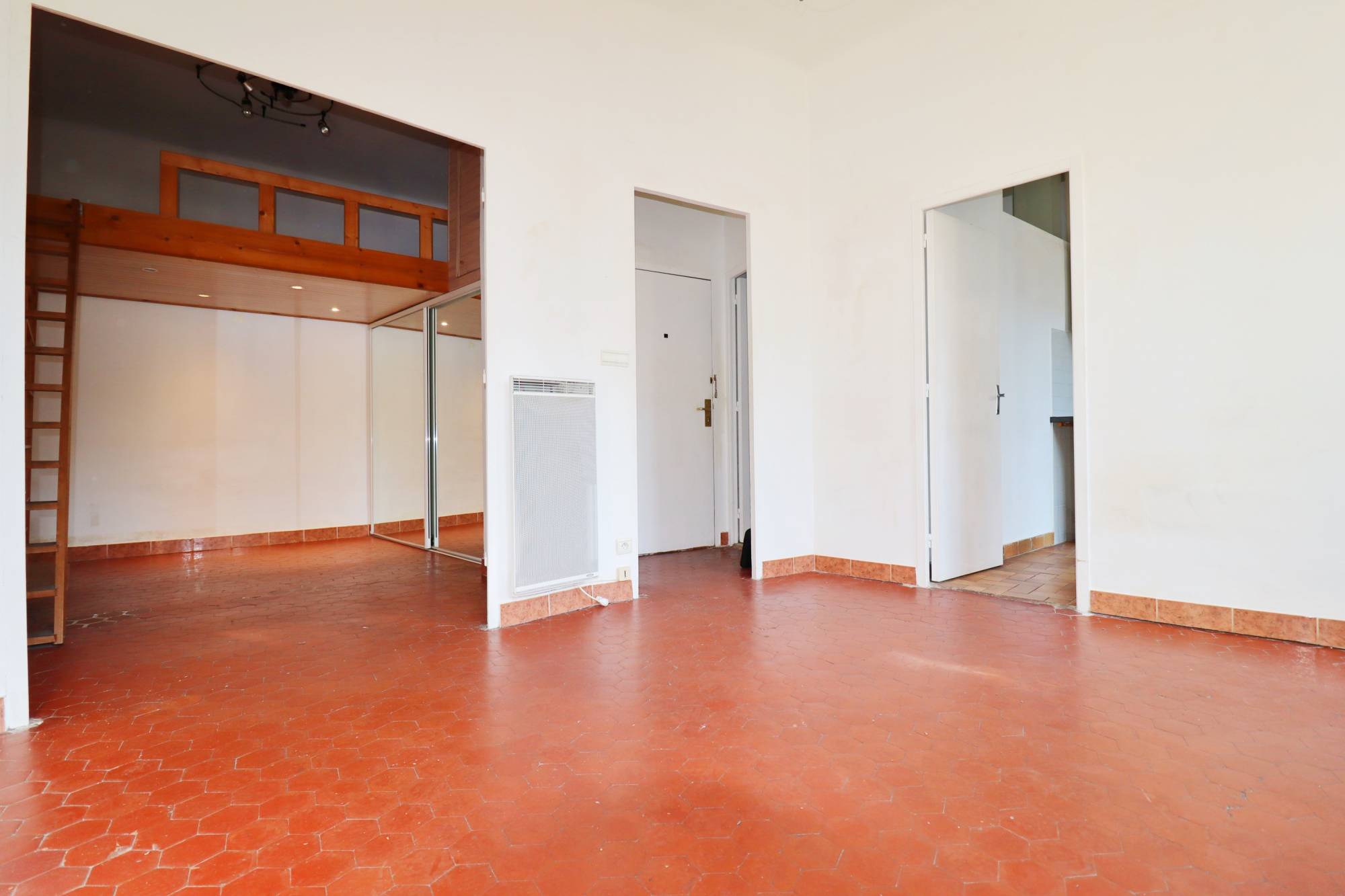 Investissement locatif  A vendre appartement de type 1 / 2 de 35 m2 Secteur Timone 13005 Marseille