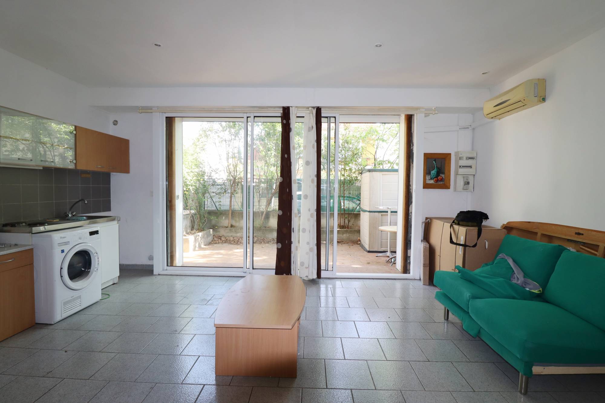 A vendre appartement 1 pièce de 40 m² en rez de jardin avec terrasse de 21 m² Montolivet 13012 Marseille