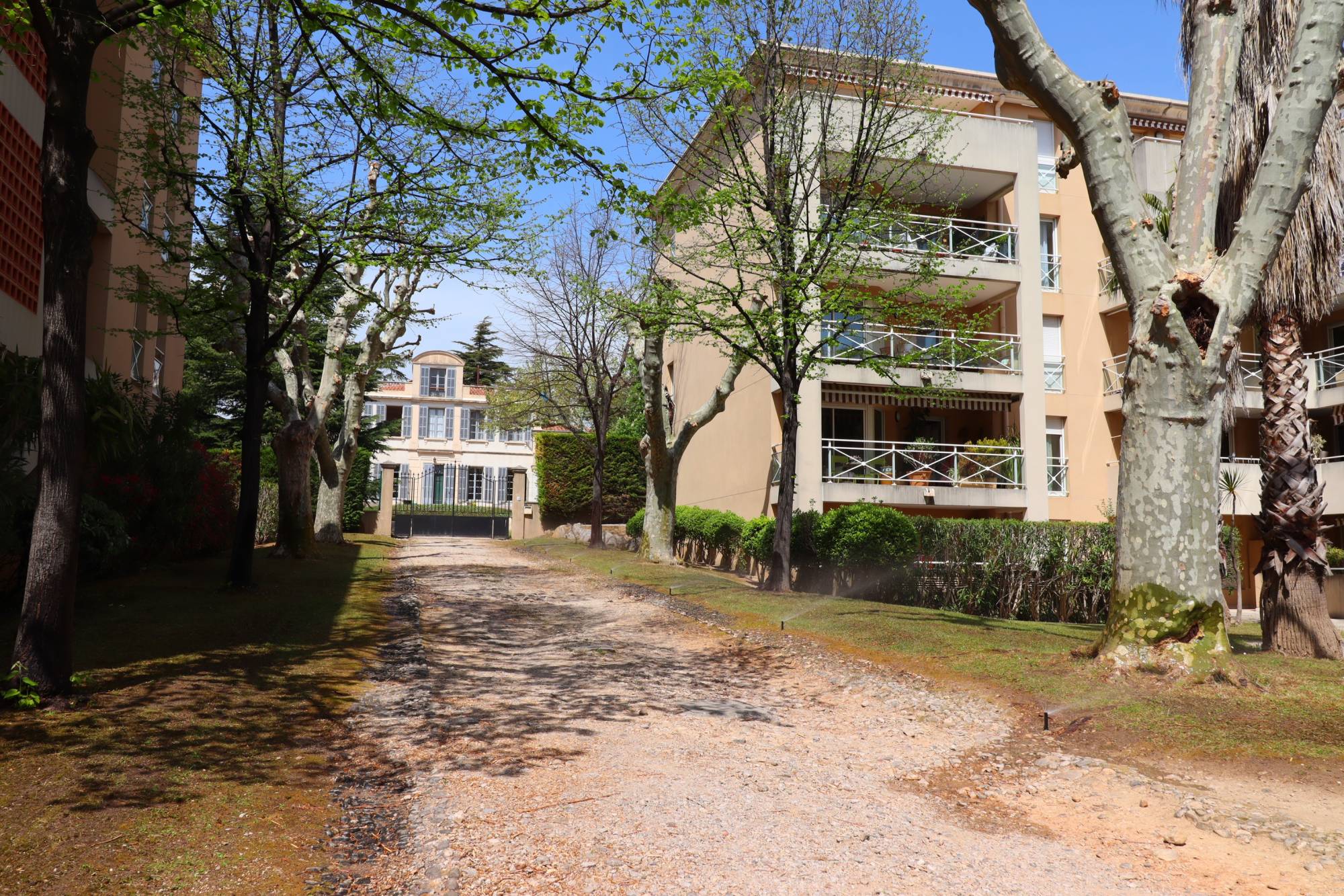 A vendre appartement 2 pièces de 47 m² avec terrasse en plein cœur du village de Saint Barnabé 13012 Marseille