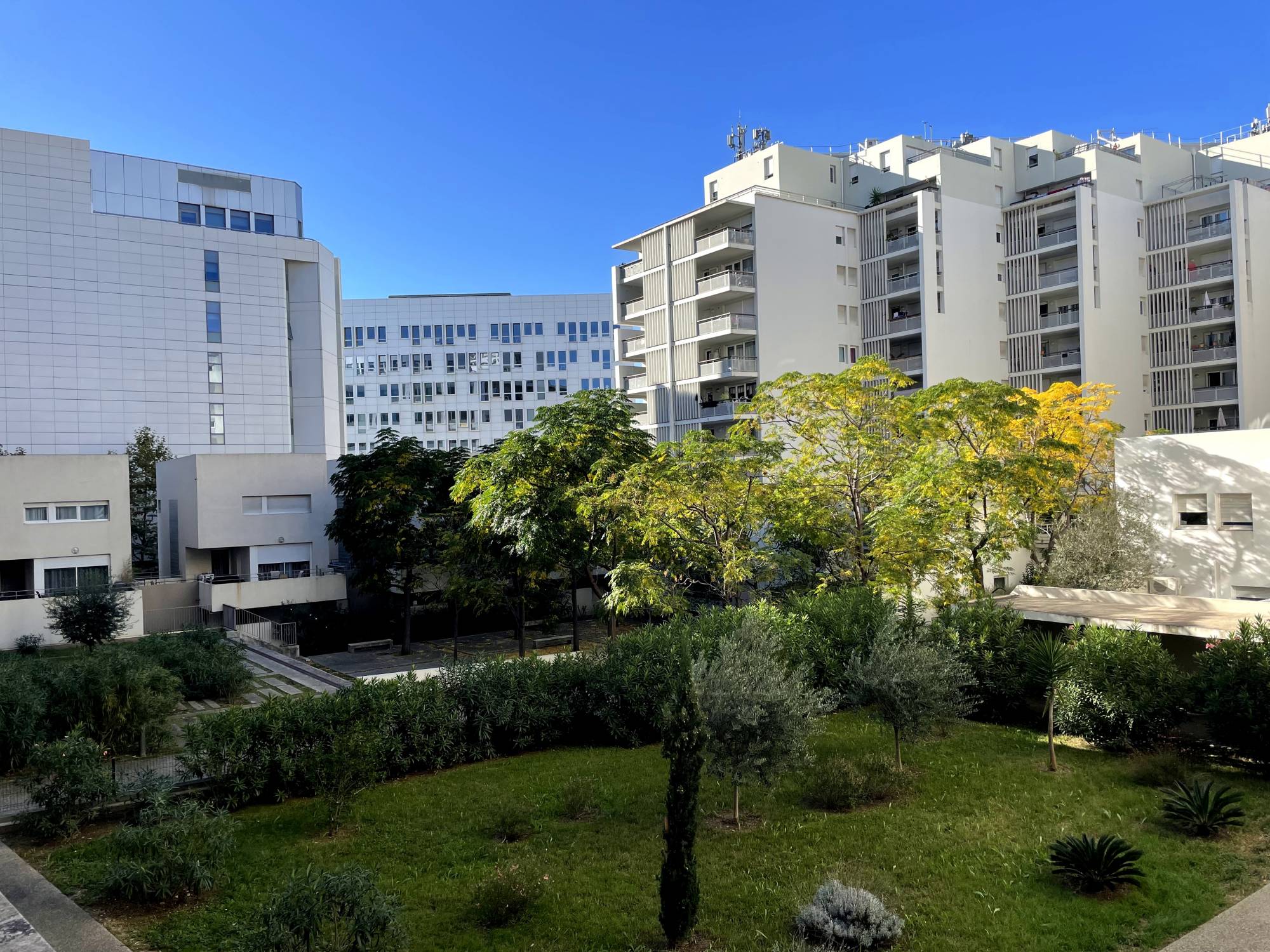 A louer appartement 2 pièces de 49 m² avec terrasse de 6 m² La joliette 13003 Marseille