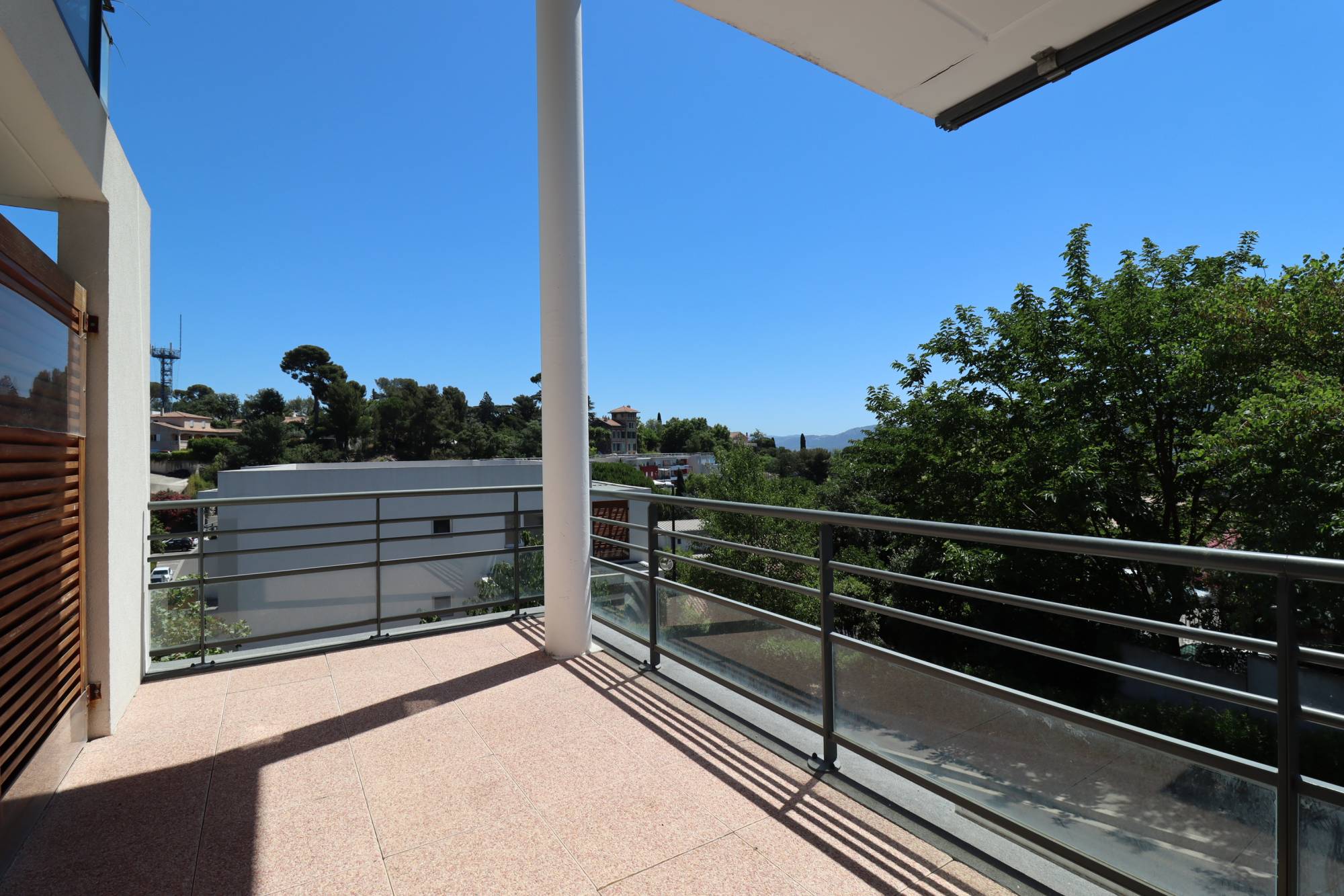 A louer 3 pièces 60 m² avec terrasses et 3 places de parking privatives Beaumont 13012 Marseille