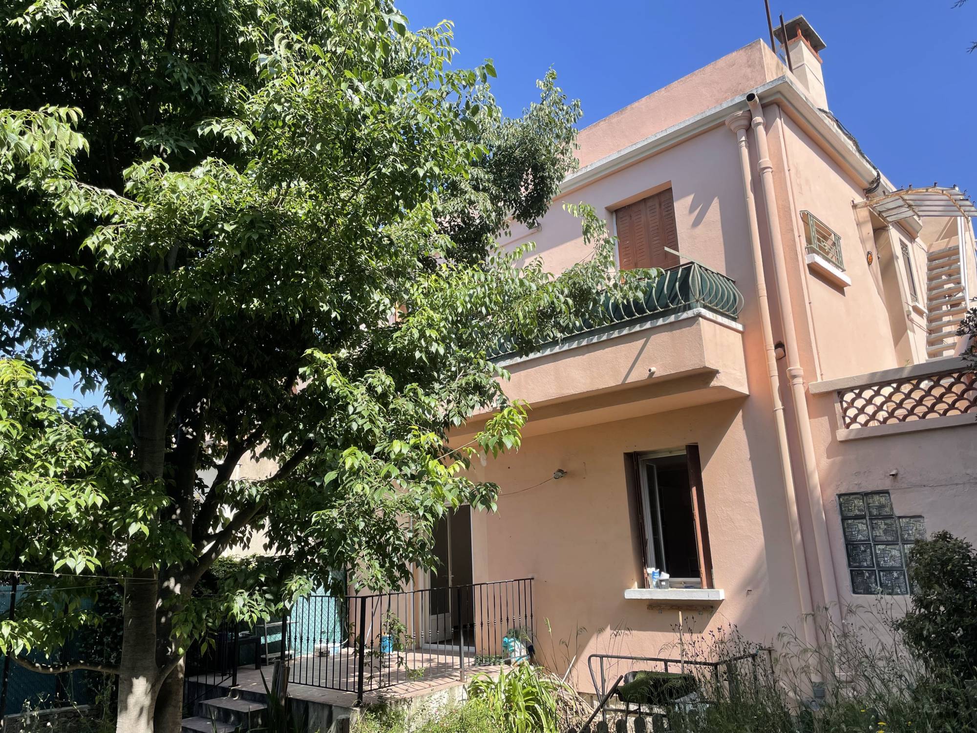 A vendre rez de chaussée de villa avec jardin, appartement de 63 m² sur le secteur de Bois Luzy 13012 Marseille