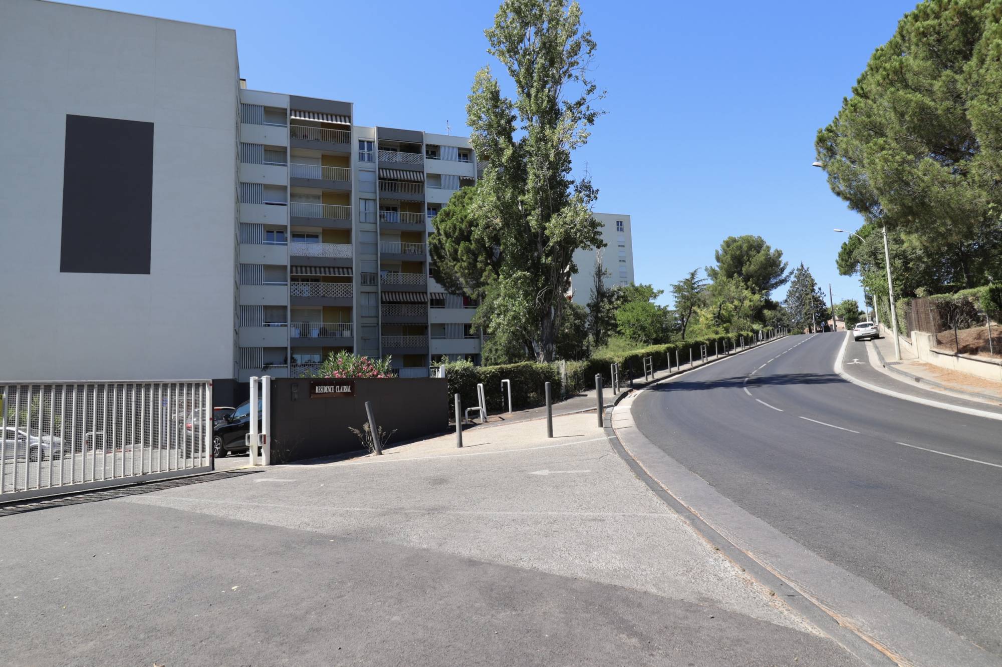 A vendre  appartement 2 pièces à rénover entièrement entre la Pomme et les Caillols 13011 Marseille
