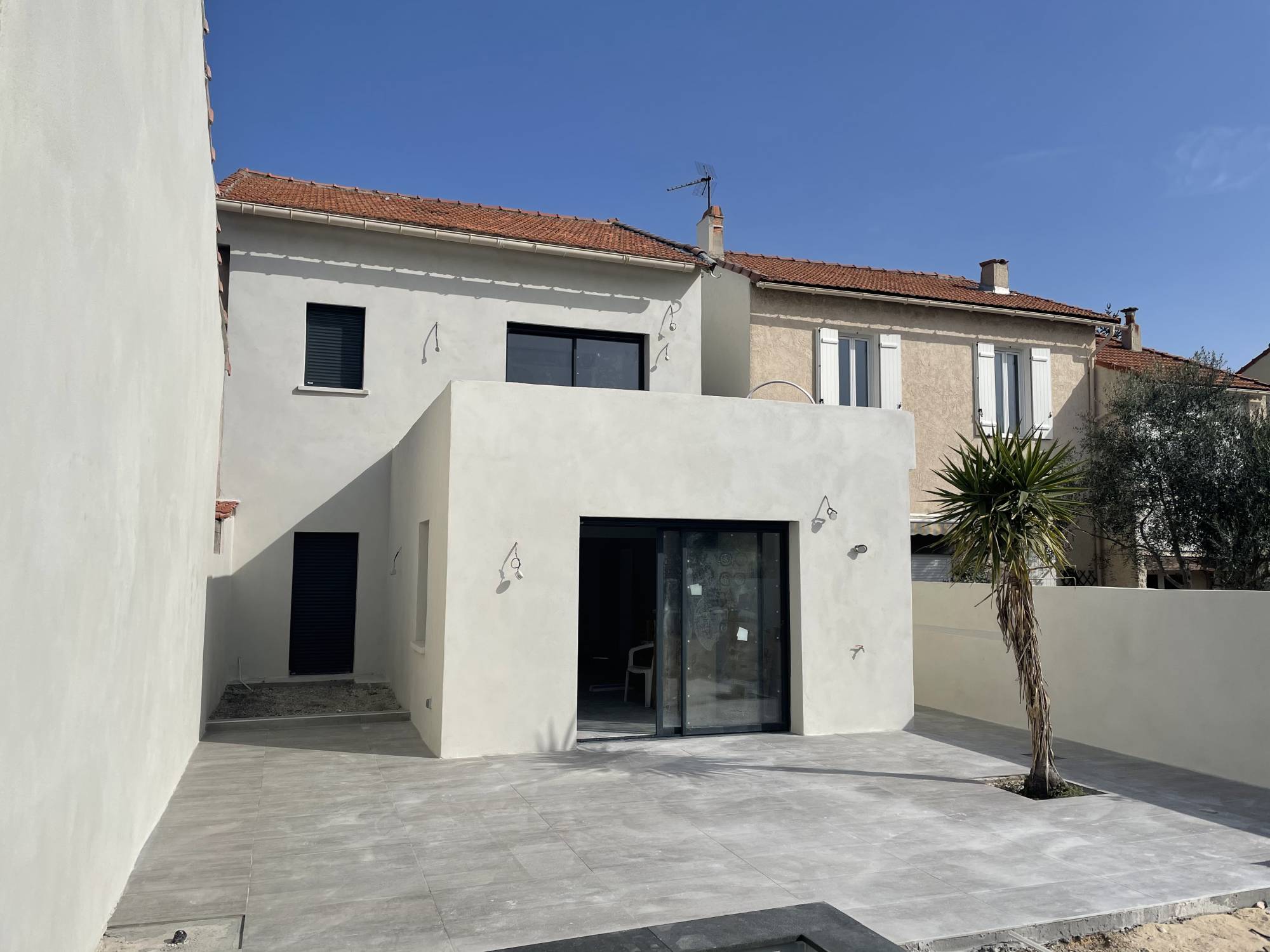 A la location appartement de 3 pièces avec jardin, piscine et garage 13012 Marseille 