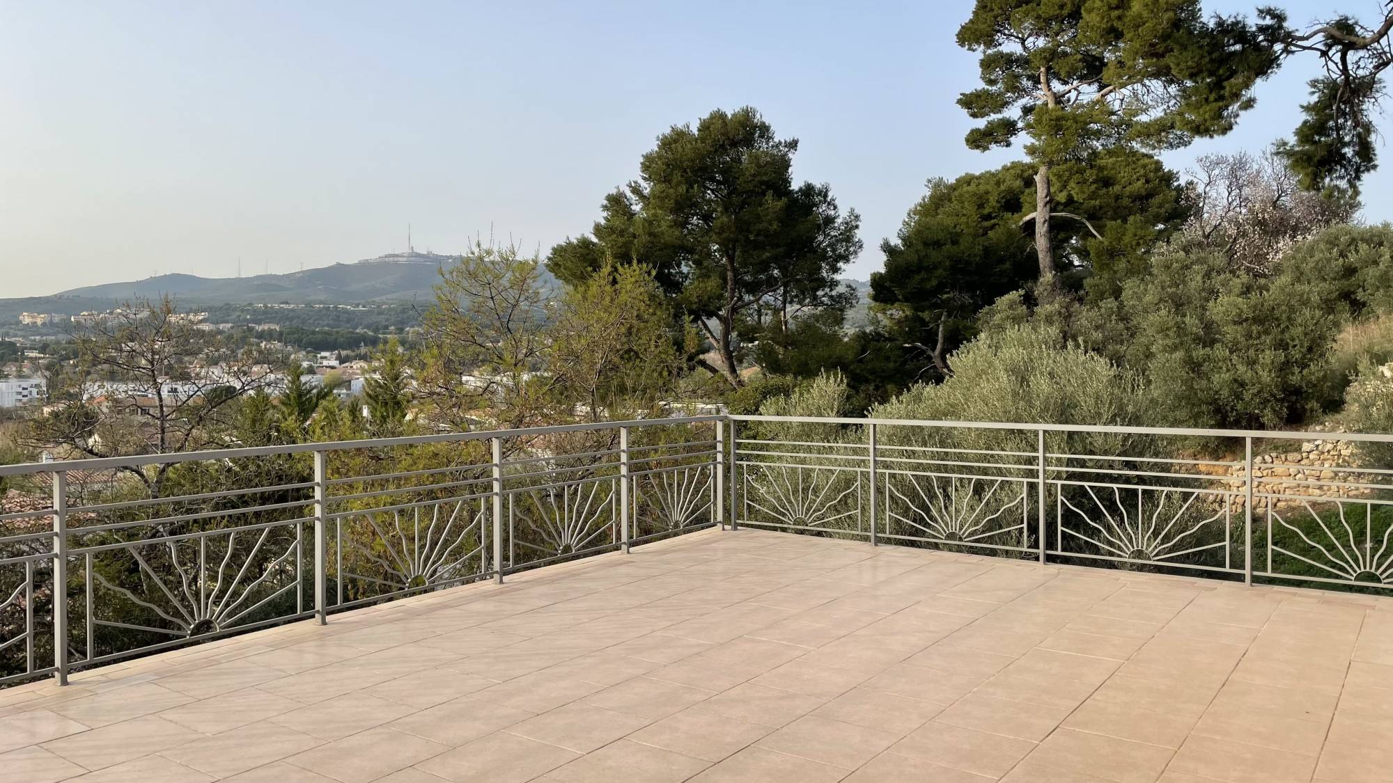 terrasse A louer Maison T3 91 m² avec terrasse de 60 m² magnifique vue et 2 places de parking privatives 13013 Marseille 