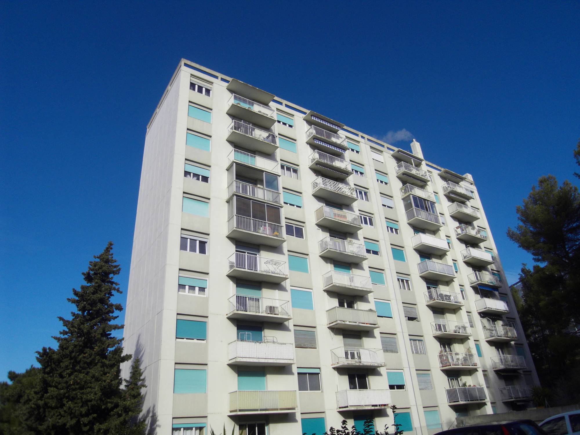 A louer appartement 3 pièces avec cuisine aménagée balcon et stationnement libre Les Olives 13013 Marseille 