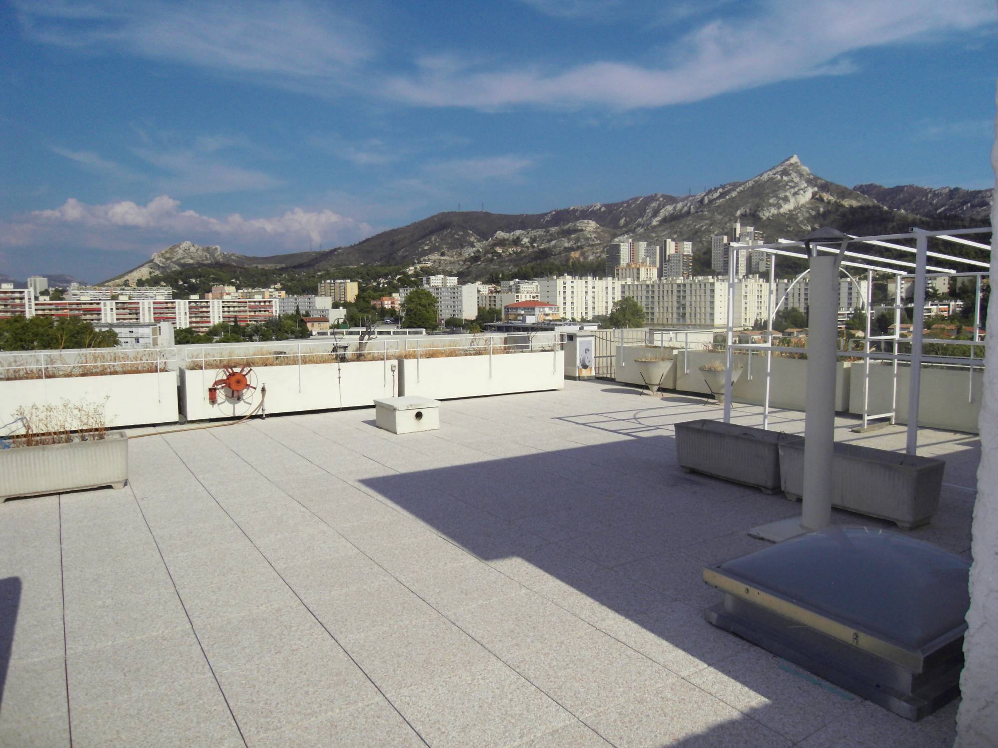 toit terrasse A la location 13010 MARSEILLE Appartement T5/6 de 94 m² avec terrasse