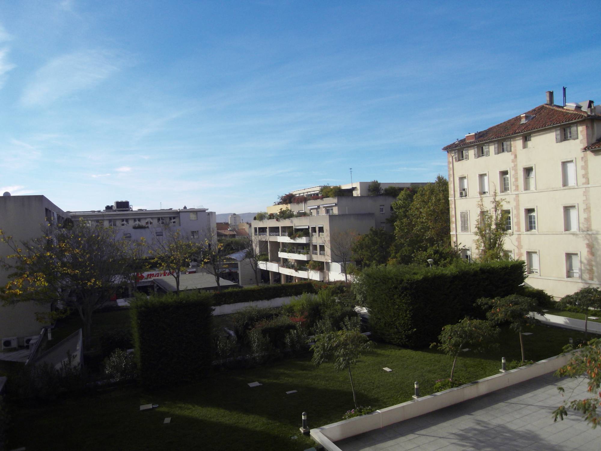 A louer appartement 3 pièces de 60 m² avec terrasse et place de parking privative Saint Barnabé village 13012 Marseille 