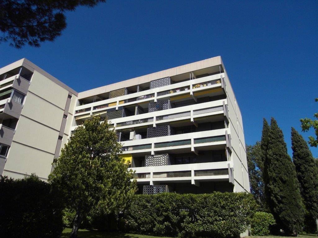 A louer appartement 3 pièces rénové de 67 m² avec balcons, parking et cave secteur de la Fourragère 13012 Marseille 