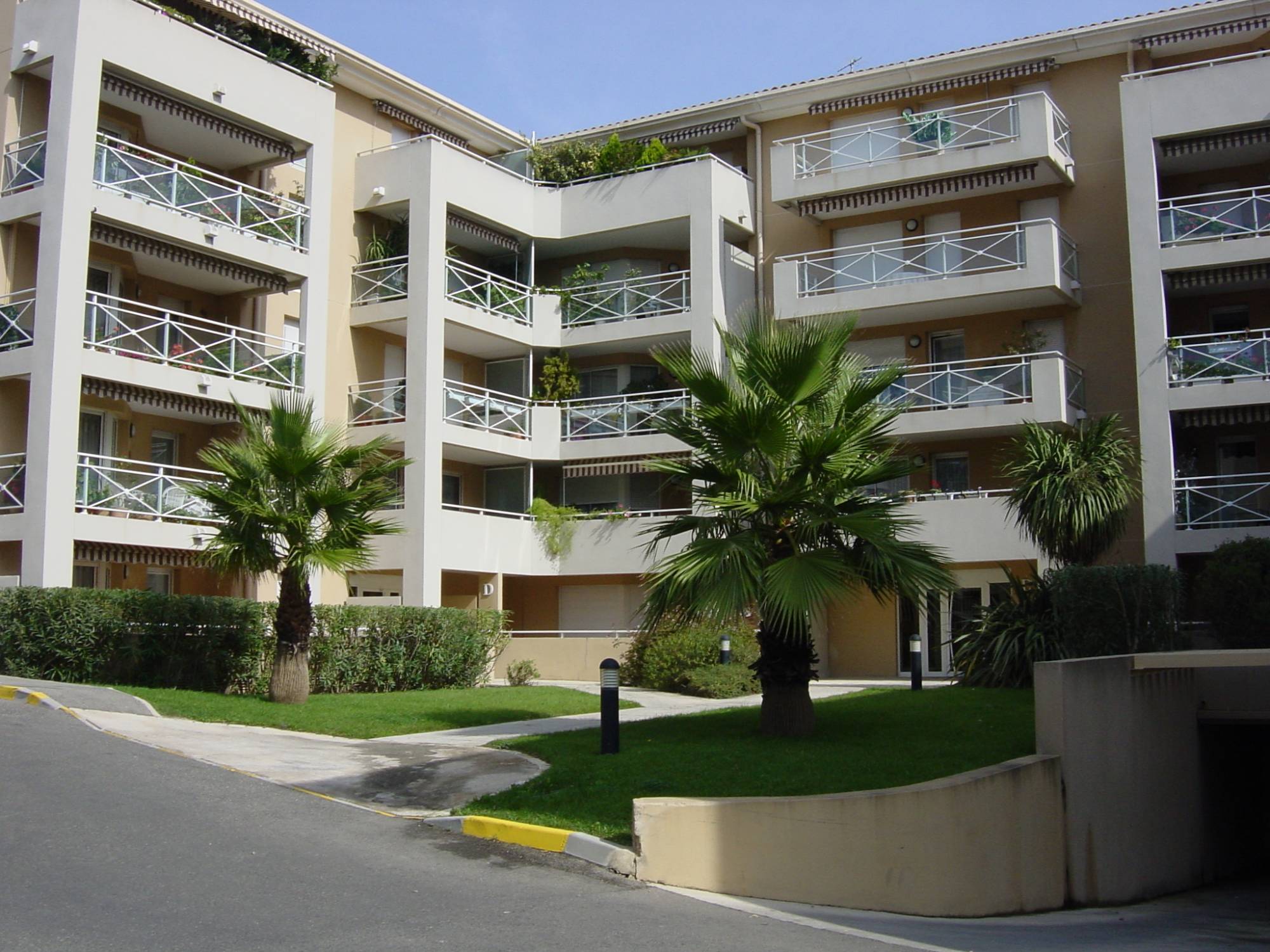 résidence de standing location appartement 3 pièces avec terrasse et parking 13012 Marseille Coeur du village de saint barnabé 