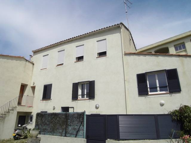 A louer appartement 2 pièces de 33m² situé dans le quartier recherché de Saint Barnabé, proche des transports 13012 Marseille 
