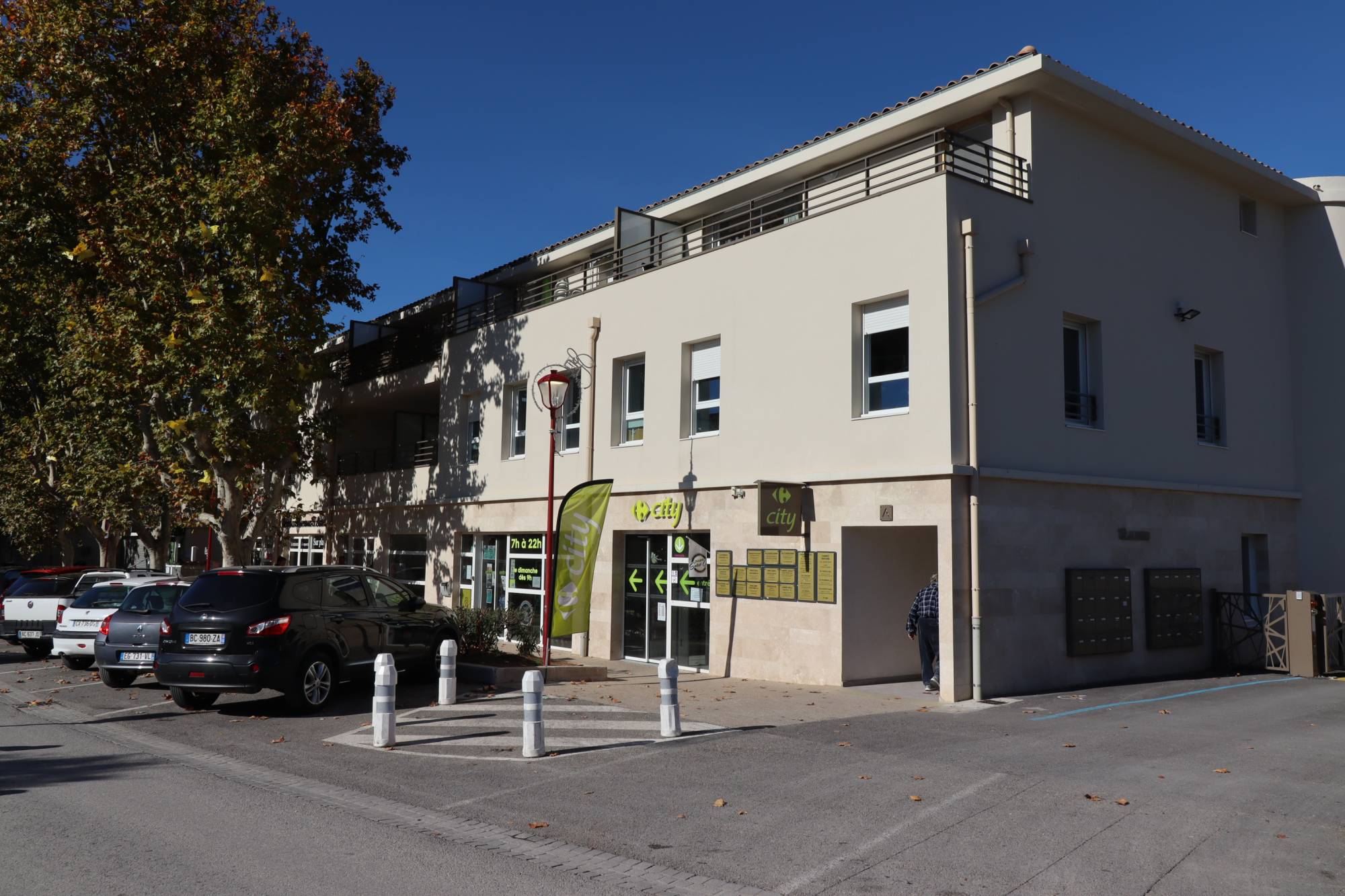 immeuble avec centre médical Bureau 13 m² dans centre médical 83270 Saint Cyr Sur Mer